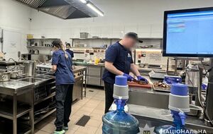 За інформацією правоохоронців, після відвідування закладу по медичну допомогу звернулася 21 людина, серед яких – 18 дітей