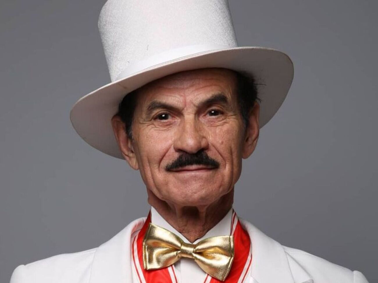 В 1945 году Чапкис начал творческую карьеру и стал танцовщиком Ансамбля песни и пляски