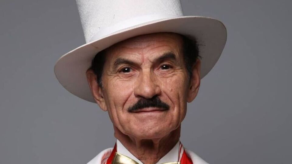 В 1945 году Чапкис начал творческую карьеру и стал танцовщиком Ансамбля песни и пляски