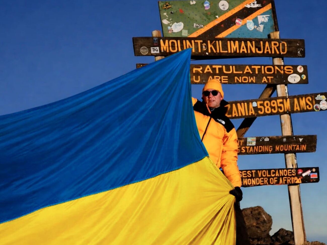 Демонстрация флага на "крыше Африки" привлекла внимание мирового сообщества к украинской силе и патриотизму, считают в Книге рекордов