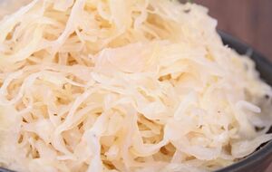 Для этого салата понадобится два яблока