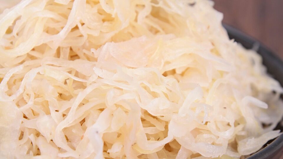 Для этого салата понадобится два яблока