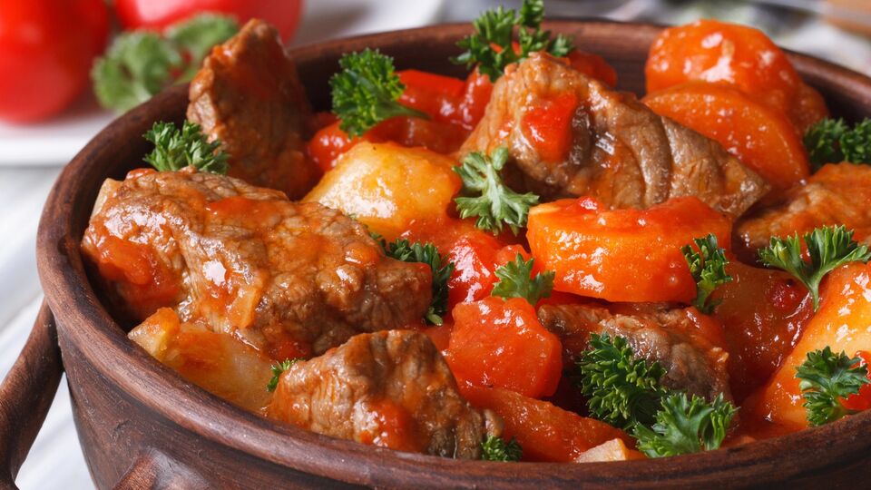 Для рагу понадобится 400 г куриного филе