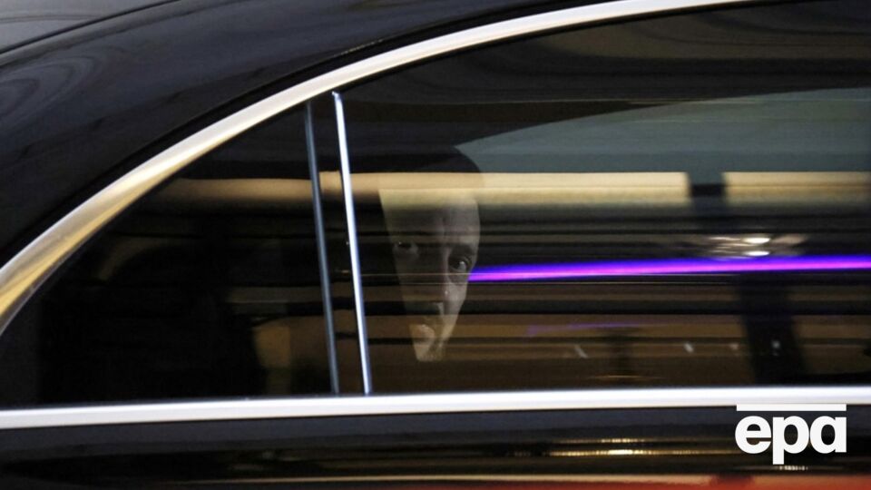 По словам Зеленского, он общается в основном с партнерами