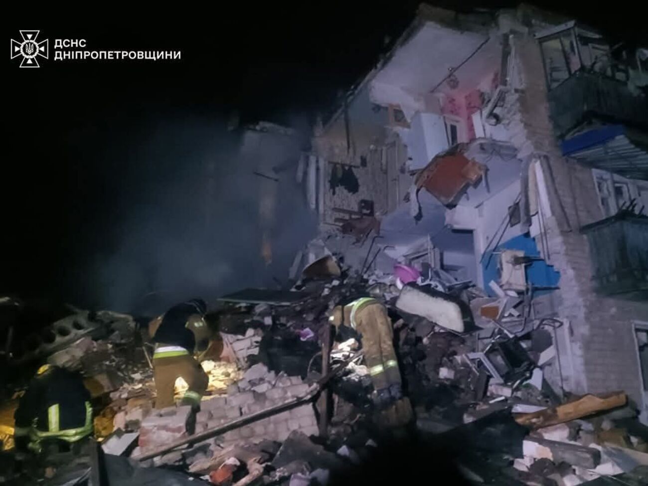 Под обломками могут находиться четыре человека