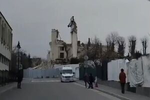 Поврежденное здание решили снести