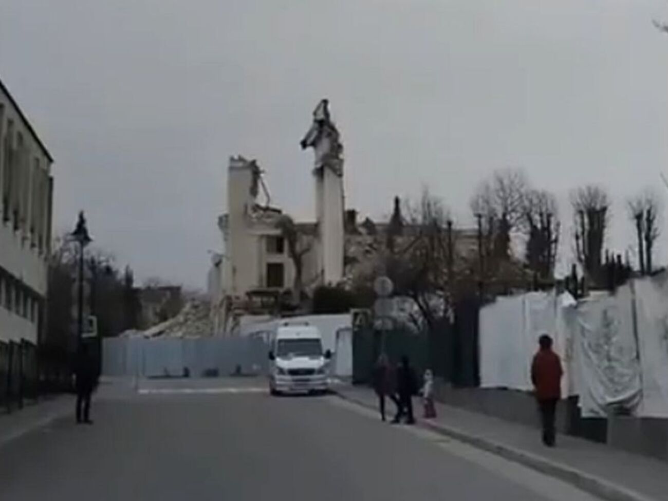 Поврежденное здание решили снести