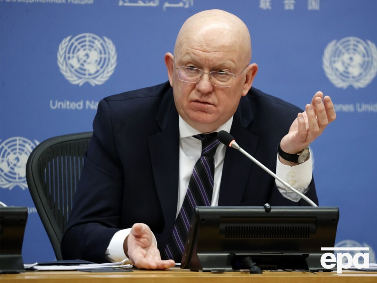 Небензя каже, що походить від запорозьких козаків