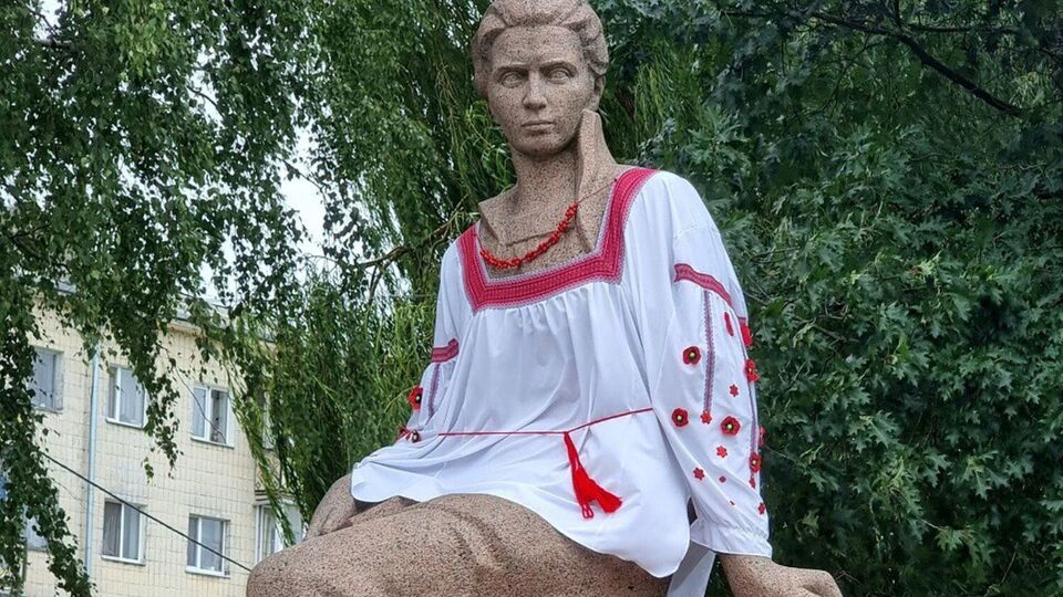 Настоящие имя и фамилия Леси Украинки – Лариса Косач