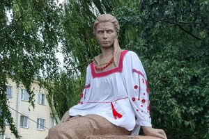 Справжнє ім'я й прізвище Лесі Українки – Лариса Косач