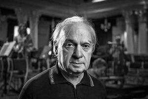 Кофман родился 15 июня 1936 года в Киеве