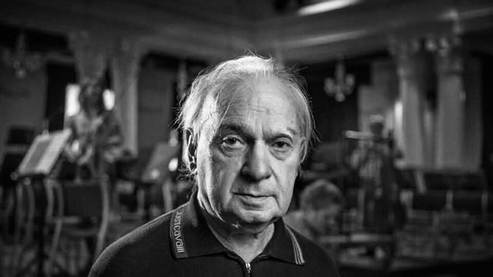 Кофман родился 15 июня 1936 года в Киеве