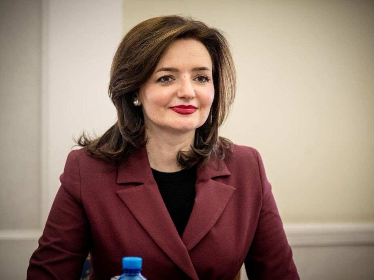 Беца – магістерка міжнародного права й перекладачка з англійської мови