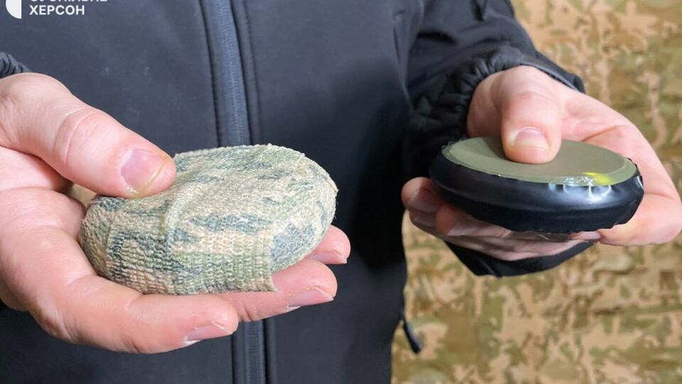 Самодельные 3D-мины напоминают "пряники", которые раньше применяла российская армия, но отличаются большим размером и более мощным зарядом