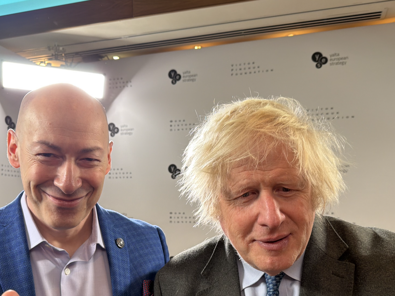 Джонсон: Многие люди были сильно развращены Эпштейном