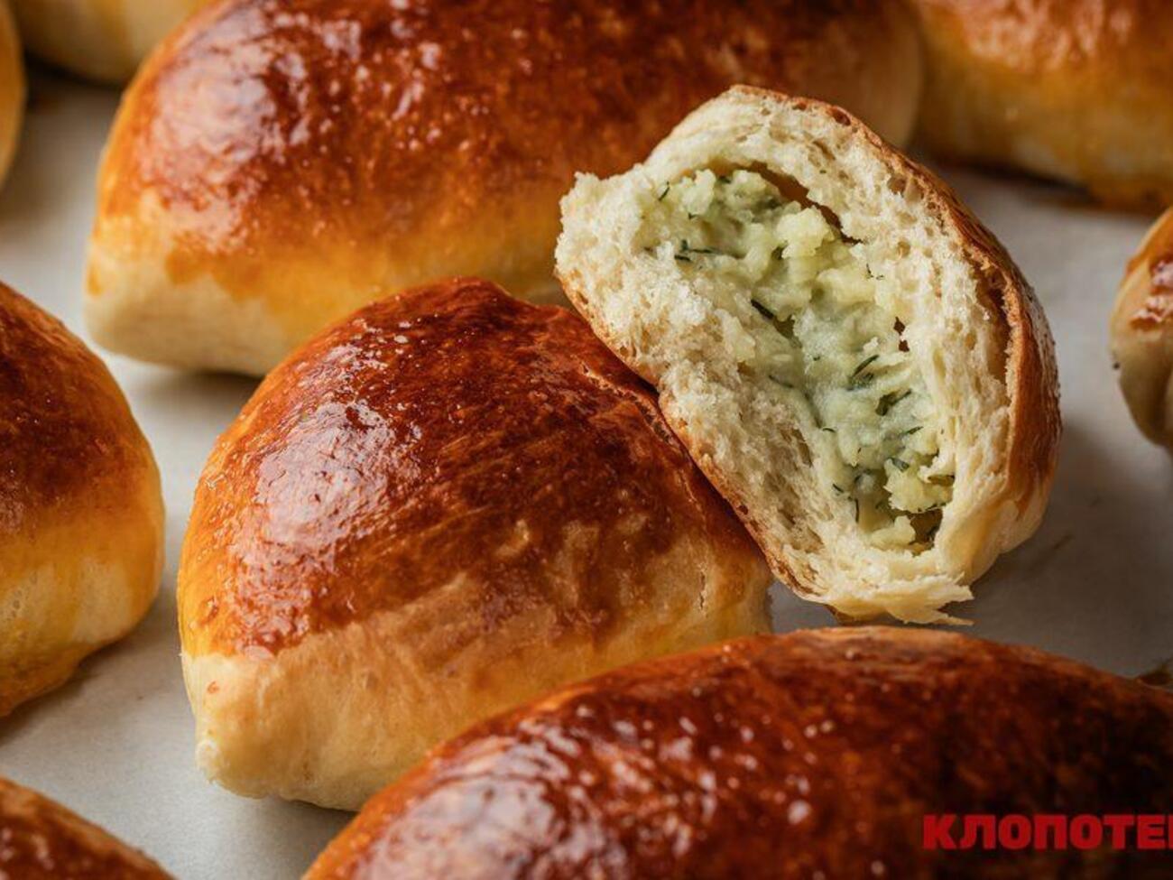 К картофелю добавляют укроп