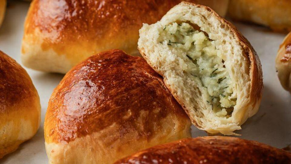 К картофелю добавляют укроп