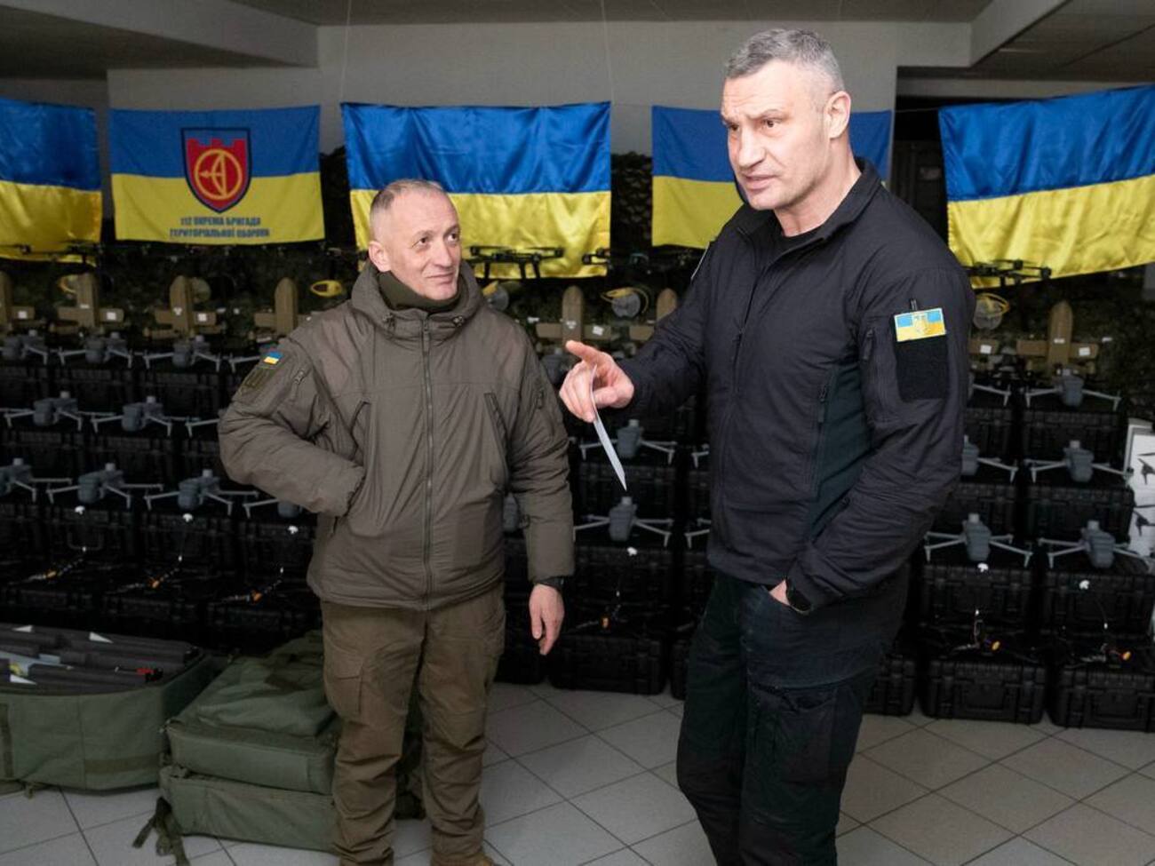 Кличко передав дрони й обладнання бригаді ТрО