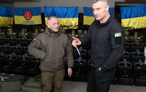 Кличко передав дрони й обладнання бригаді ТрО