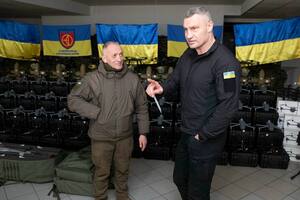 Кличко передал дроны и оборудование бригаде ТрО