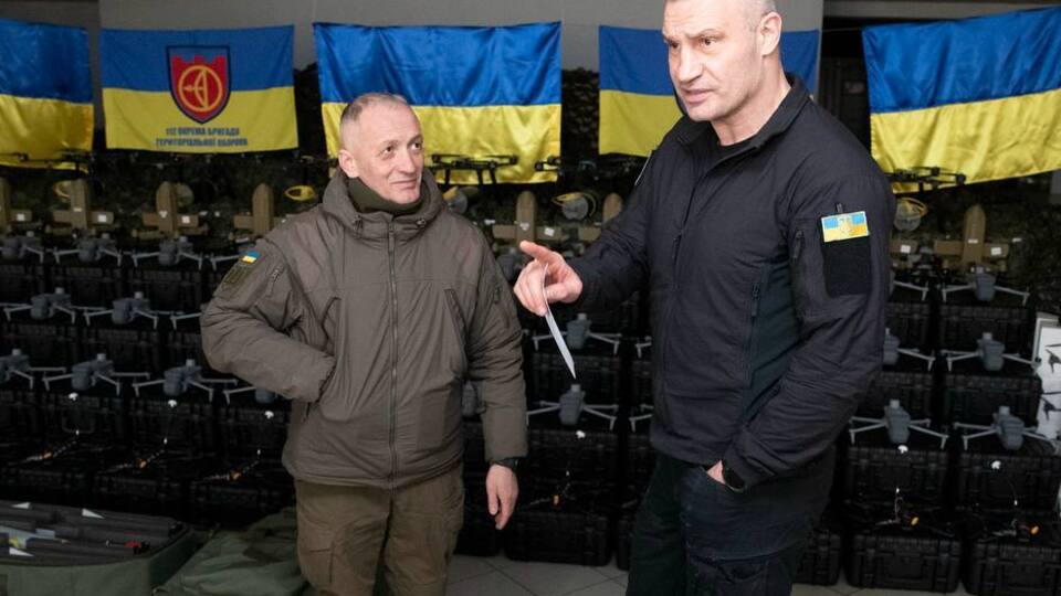 Кличко передал дроны и оборудование бригаде ТрО