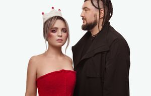 За словами артистки, нова відеоробота з Probass ∆ Hardi розповідає про життя в парадоксі