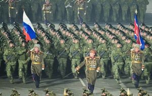 Військові марширували з російським прапором