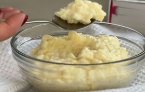 В готовую кашу добавьте ванилин для аромата