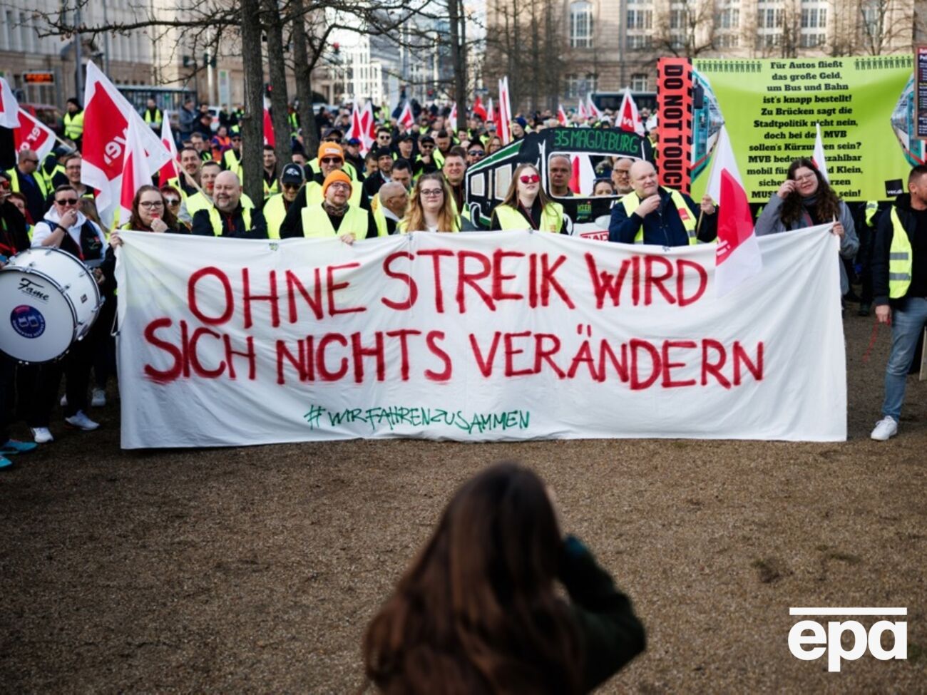 Активісти вимагають покращення умов праці: скорочення робочих змін і підвищення зарплат