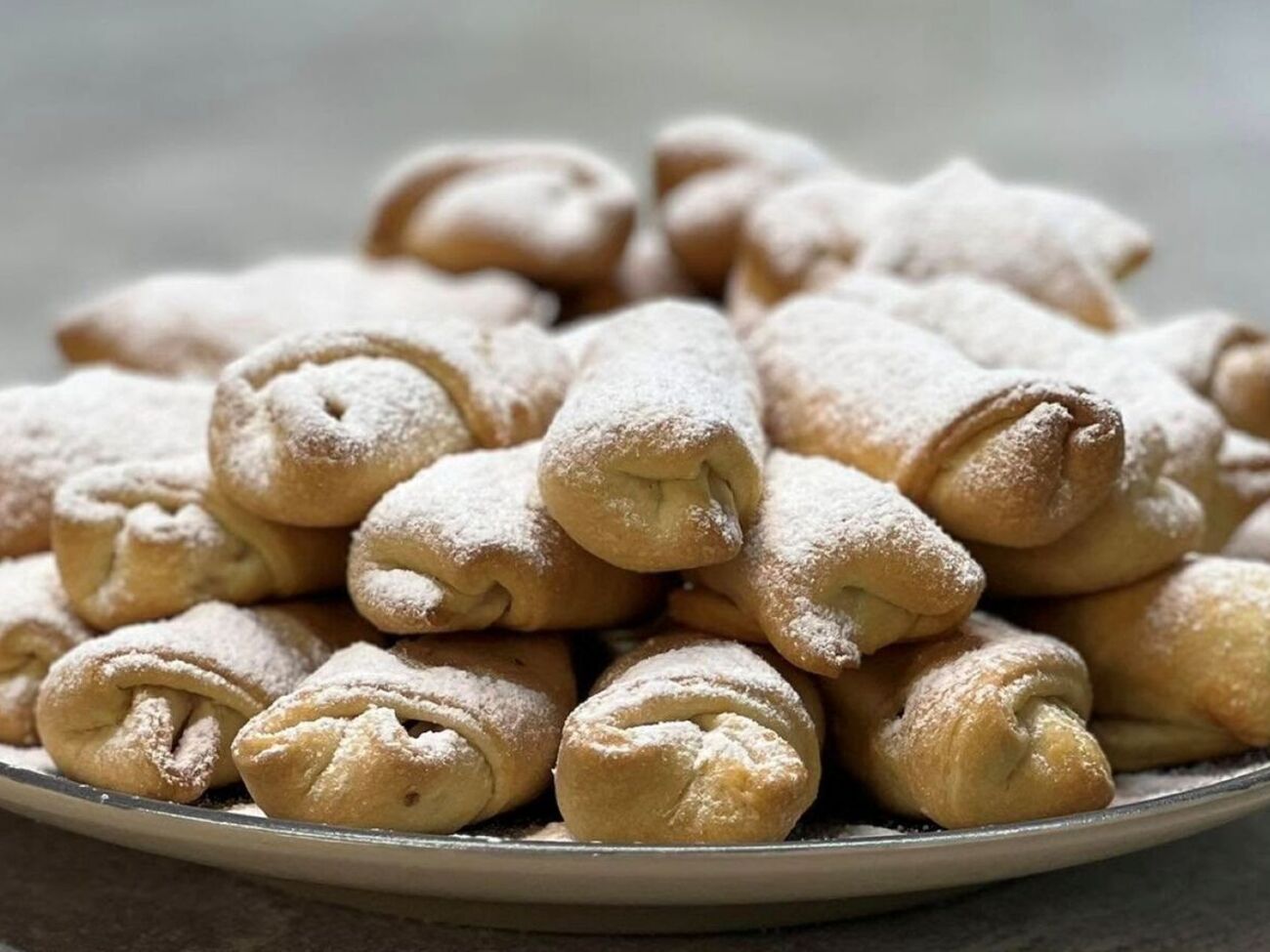 Готовьте рогалики 20 минут в духовке при 160 °С