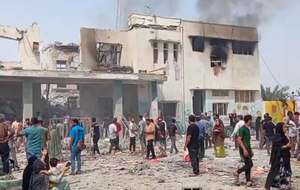 53 ученика находятся под завалами, говорят власти провинции