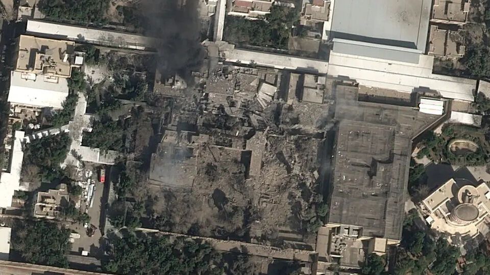 Хаменеи не было в доме во время удара, утверждают иранские СМИ