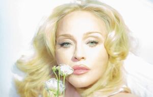 Мадонна часто показує шанувальникам свої форми