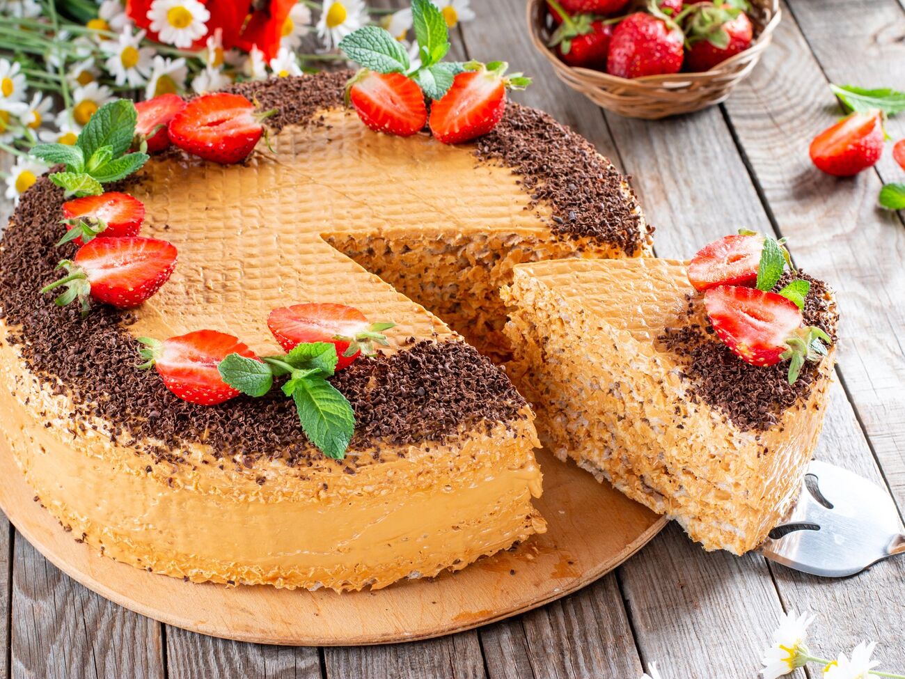 Для торта возьмите восемь вафельных коржей