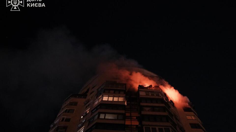 РФ обстреляла в Киеве жилые дома, горел детский сад, есть раненые. Фото, видео