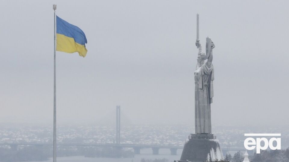 Пострадало здание у подножия фигуры