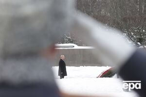 Путин уверенно держится на посту, считает Мур