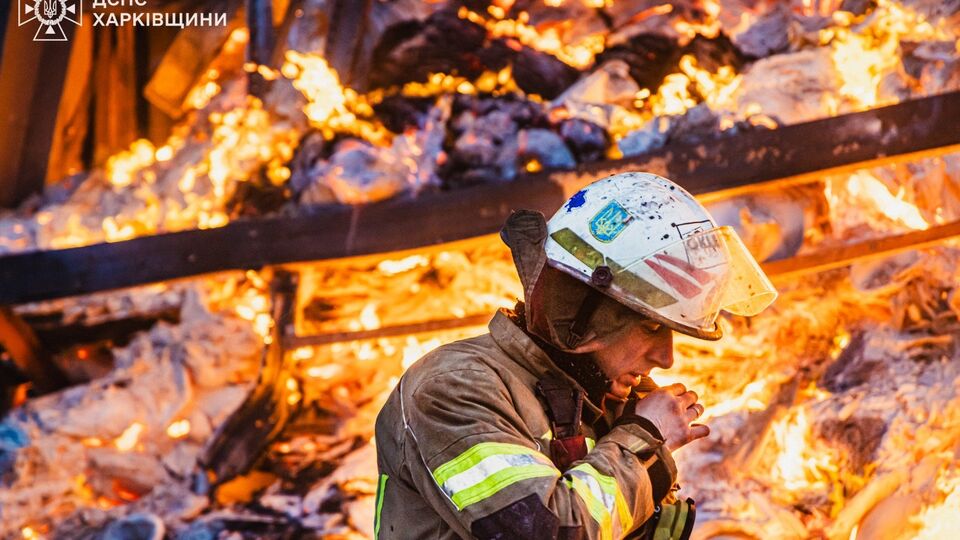 Выгорели три этажа многоэтажки
