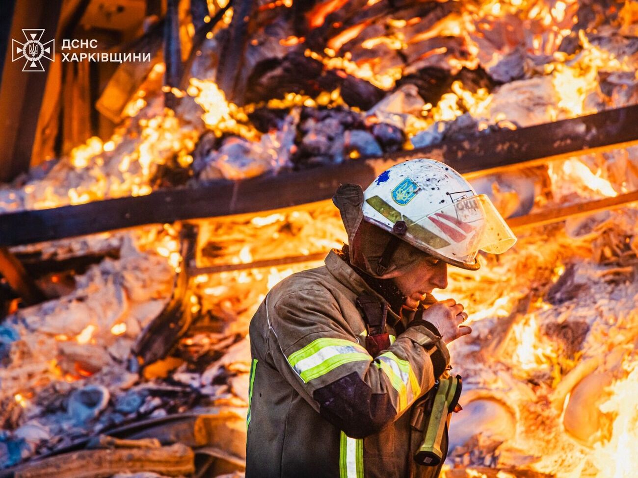Выгорели три этажа многоэтажки