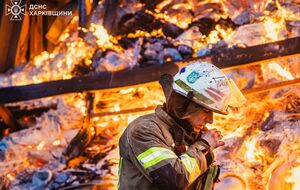 Выгорели три этажа многоэтажки