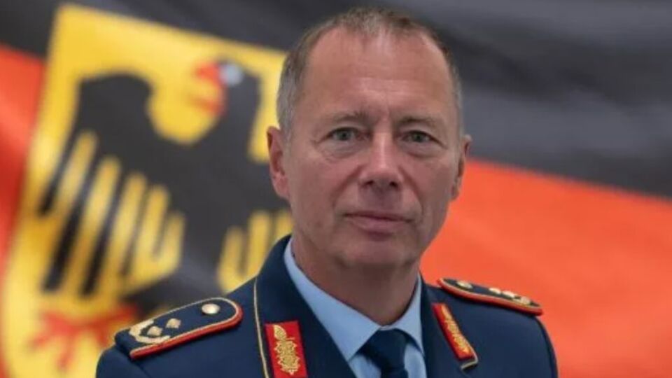 По словам Траута, зашифрованная военная группировка SATCOM Stage 4 будет работать по модели, применяемой Агентством космического развития США