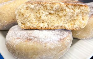 Пряники готуйте на сковороді під кришкою по шість хвилин із кожного боку