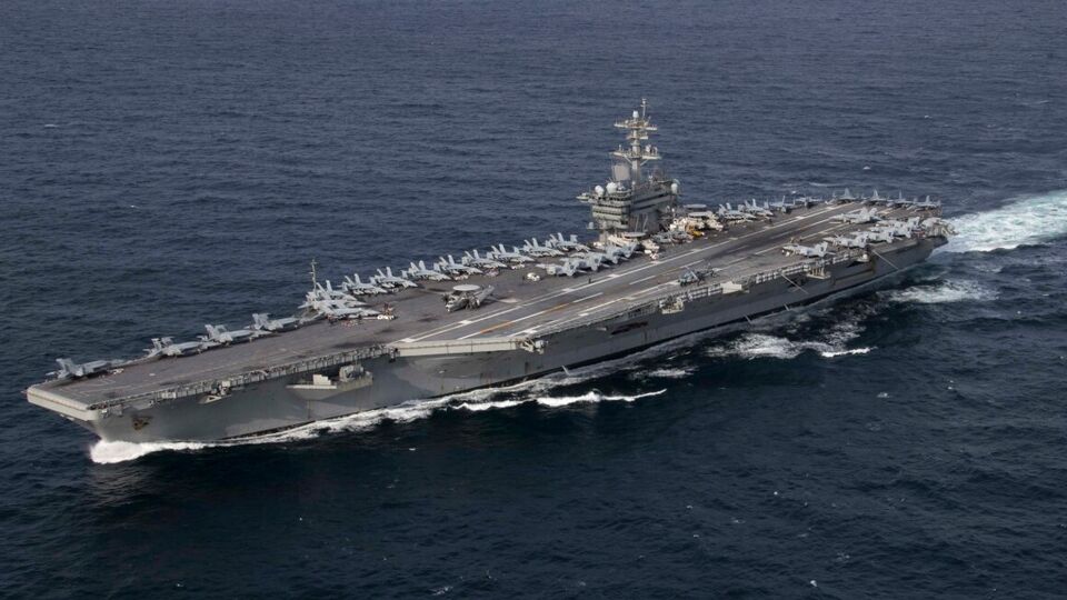 USS Abraham Lincoln во время инцидента находился в Аравийском море примерно в 800 км от побережья Ирана