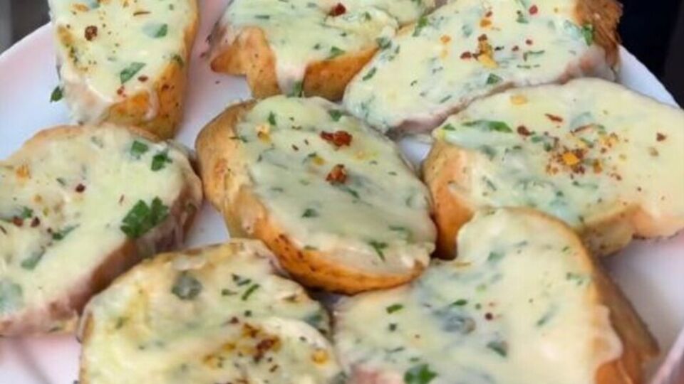 Для начинки возьмите любимый сыр