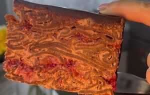 Для такого торта нужно нажарить блинов