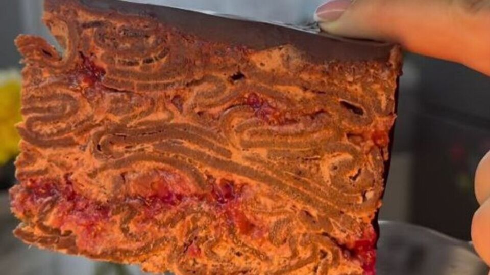 Для такого торта нужно нажарить блинов