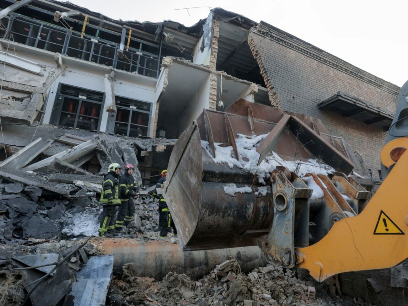 Шмыгаль назвал атаку на Дарницкую ТЭЦ военным преступлением России