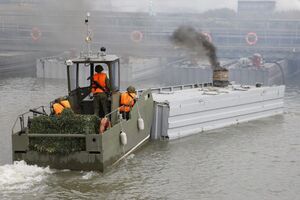 "Атеш": Росіяни регулярно заходять у вже заміновані ними ж води Дніпра й несуть втрати від власної зброї