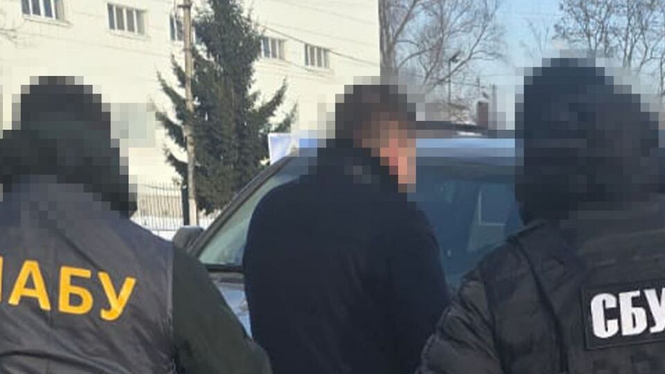 По данным правоохранителей, нардеп использовал земли НААН для выращивания и нелегальной продажи зерна