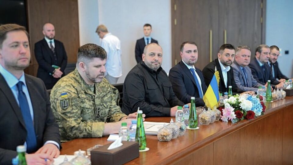 В МИД ОАЭ подчеркнули важность создания благоприятных условий для конструктивного диалога